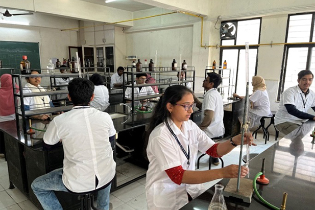 Pharmaceutical Chemistry Lab